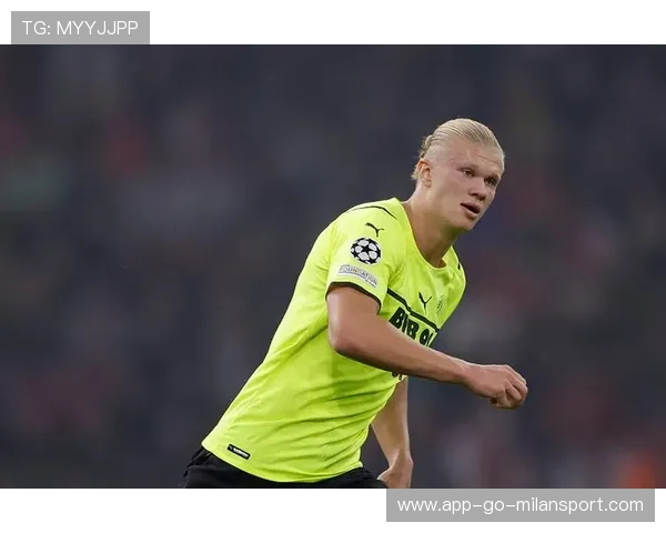 阿贾克斯盯哈兰德式中锋王：未来足球的璀璨星辰