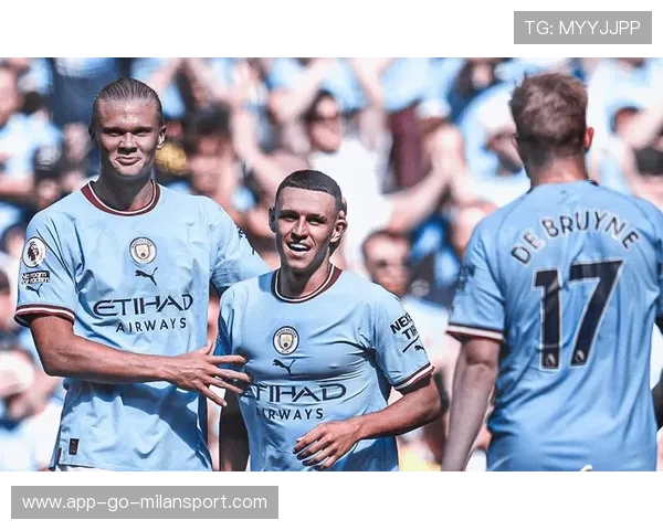 哈兰德与福登携手再度发力，曼城继续领跑欧冠小组，哈兰德穿曼城球衣